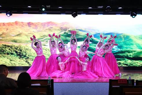 说明: C:\Users\Administrator\Desktop\4e4979257df85651c92e7f862a13edee.jpg