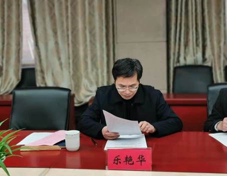 说明: E:\2021年工作文件夹\2020年学校民主生活会资料\2020年度民主生活会材料\现场会议照片\校长单照.jpg