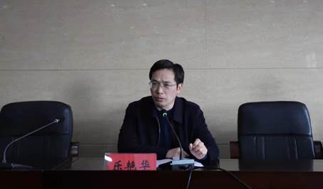 说明: C:\Users\Administrator\Desktop\校长单照.jpg