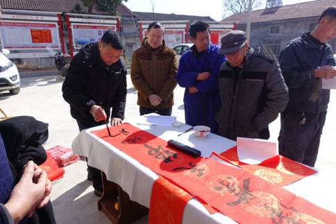 说明: C:\Documents and Settings\Administrator\桌面\2月5日扶贫点送春联\2月5日扶贫点送春联\DSC02775.JPG